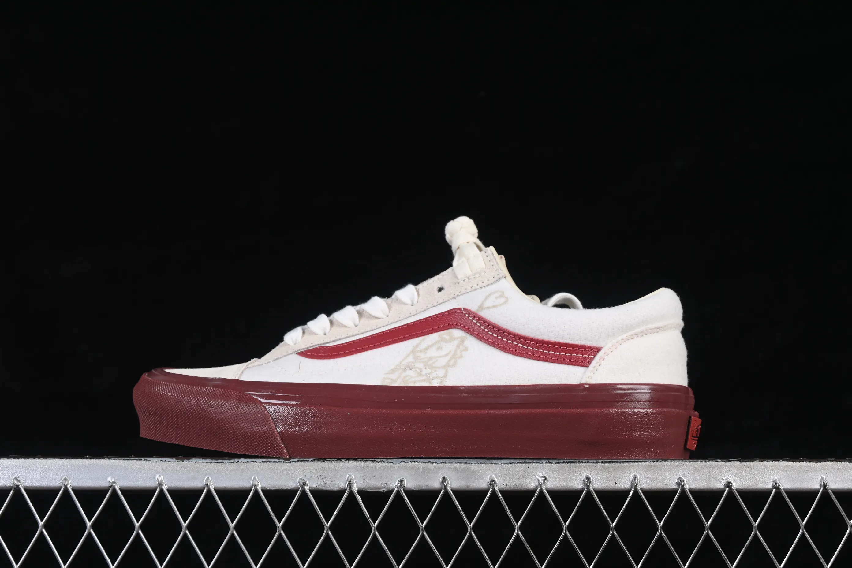 All categories Vans Vans series Vans Low Vans low-top Vans Old Skool Year of the Horse limited edition Immediate success Low-top casual sneakers VN000EJUHRW